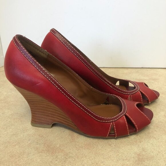 Kenneth Cole Reaction Red Leather Slip On Wedge Shoe Size 8 - Picture 1 of 12
